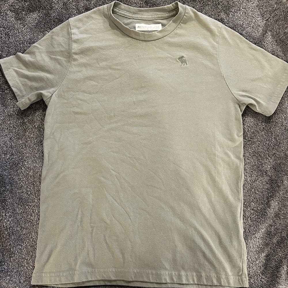 Abercrombie kids youth tee shirt. Boys size 11/12.